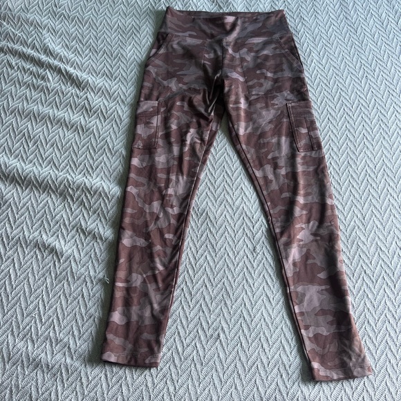 PINK Camo leggings - Picture 2 of 10